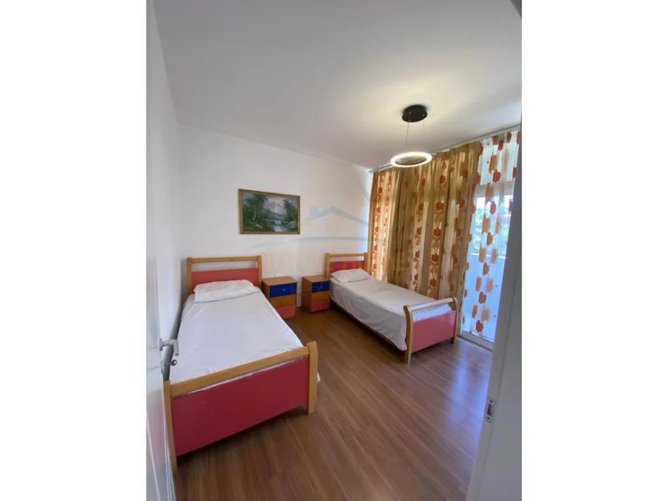 Tirane, jap me qera Vile 2+1 Kati 3, 125 m² 600 € (QYTET STUDENTI)