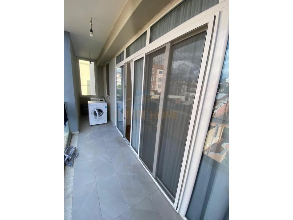 Tirane, jepet me qera apartament 2+1 Kati 3, 125 m² 600 € (Qytet Studenti)