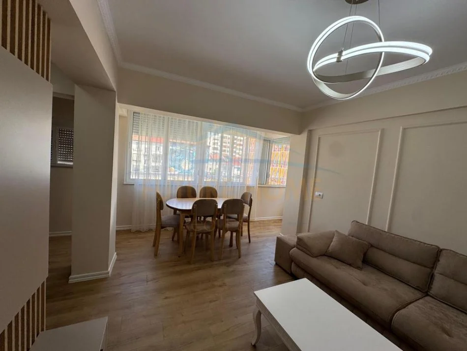 Durres, shitet apartament 2+1 Kati 4, 89 m² 180.000 € (Rruga e Portit, Durres)