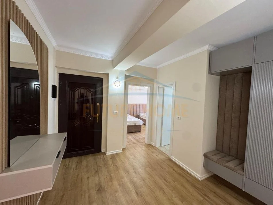 Rruga Portit, shitet apartament 2+1+Ballkon Kati 4, 89 m² 180.000 € (Durres)