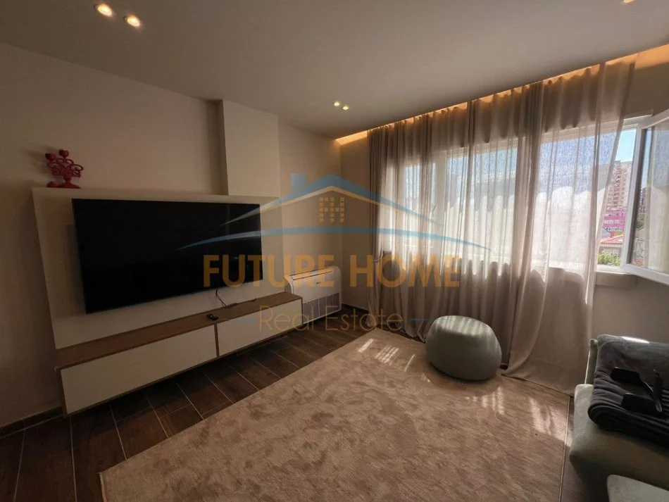 Tirane, jepet me qera apartament 1+1+Ballkon Kati 3, 79 m² 800 € (Pazari i ri)