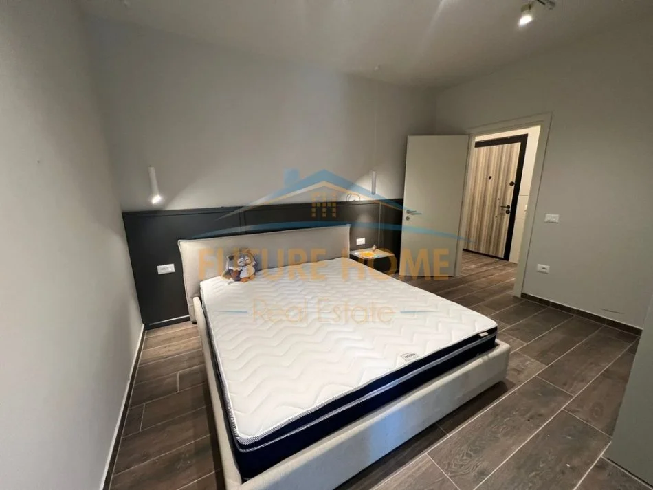 Tirane, jepet me qera apartament 1+1+Ballkon Kati 3, 79 m² 800 € (Pazari i ri)