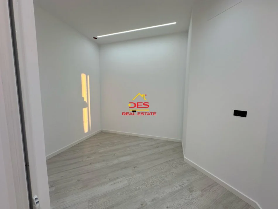 Vlore, shitet apartament 2+1+Ballkon Kati 1, 108 m² 355.000 € (Rruga Murat Tërbaçi)