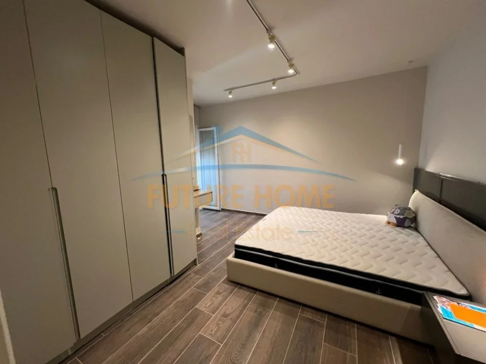 Tirane, jepet me qera apartament 1+1+Ballkon Kati 3, 79 m² 800 € (Pazari i ri)