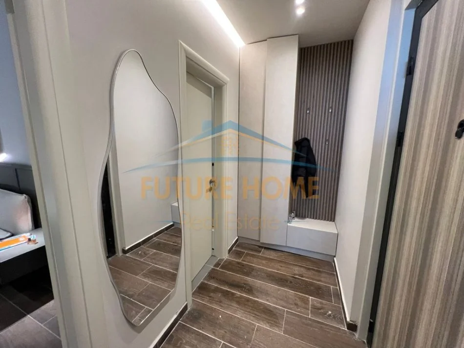 Tirane, jepet me qera apartament 1+1+Ballkon Kati 3, 79 m² 800 € (Pazari i ri)