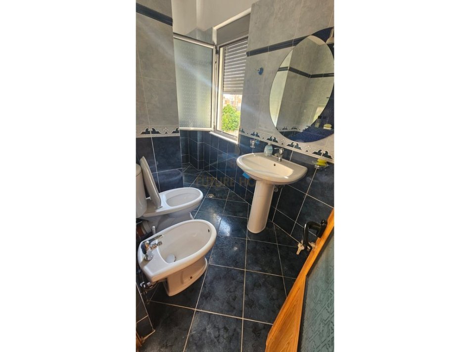 Tirane, jepet me qera apartament 2+1+Ballkon Kati 2, 103 m² 450 € (Fresk)