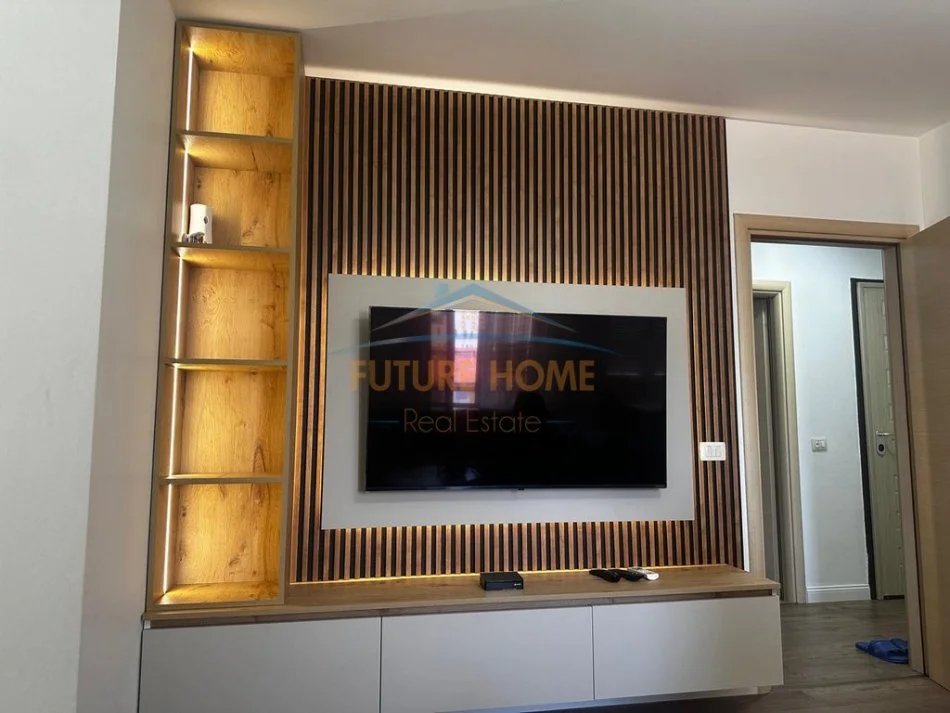 Tirane, jepet me qera apartament 3+1+Ballkon Kati 4, 130 m² 800 € (Farmacia 10, Tiranë)