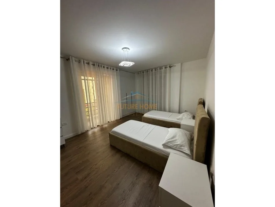 Tirane, jap me qera apartament 3+1 Kati 4, 130 m² 800 € (Farmacia 10)