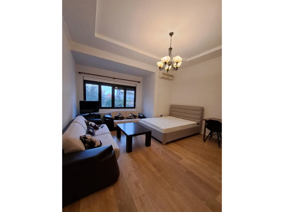 Tirane, jepet me qera apartament 1+1 Kati 1, 40 m² 48.000 € (Pazari i Ri, Tirane)