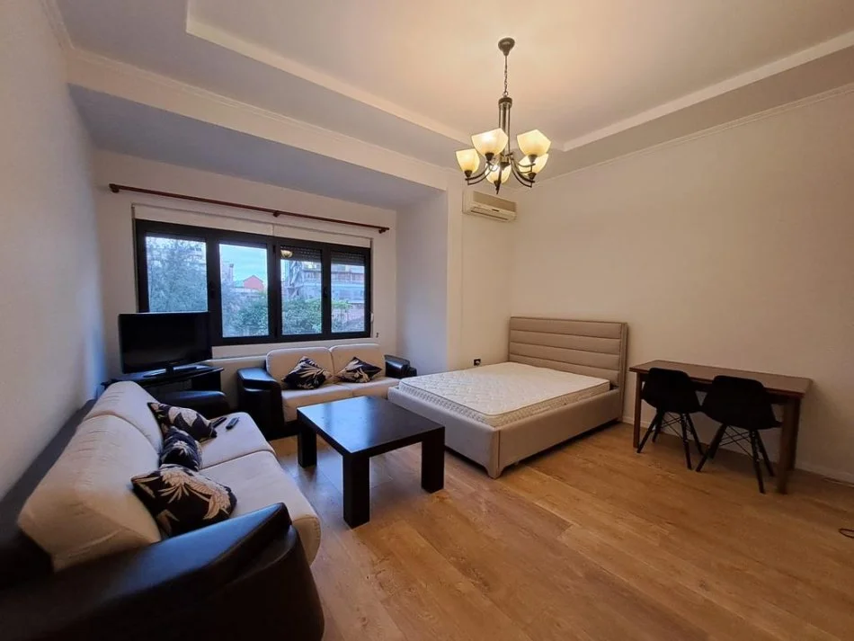 Tirane, jepet me qera apartament Kati 1, 40 m² 400 € 