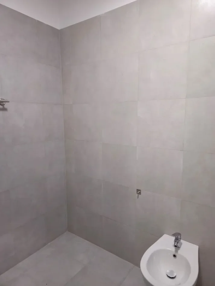 Tirane, jepet me qera apartament 2+1 Kati 2, 120 m² 1.200 € (Rruga Hamdi Sina 12 1044)