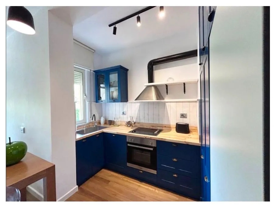 Tirane, jepet me qera apartament 2+1 , 111 m² 1.000 € (Pranë Radissonit, Liqeni i Thatë)