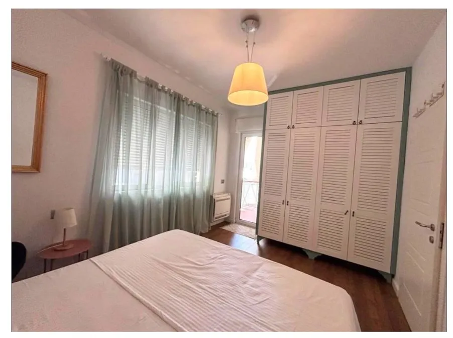 Tirane, jepet me qera apartament 2+1 , 111 m² 1.000 € (Pranë Radissonit, Liqeni i Thatë)
