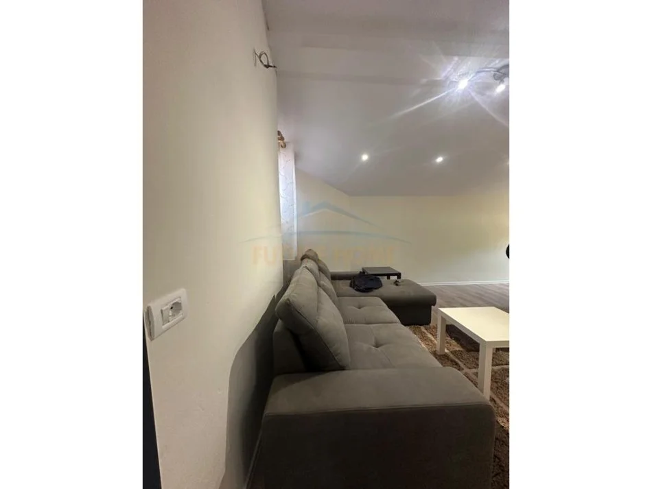 Durres, jepet me qera apartament 1+1 Kati 4, 56 m² 400 € (Poliklinika Durres)