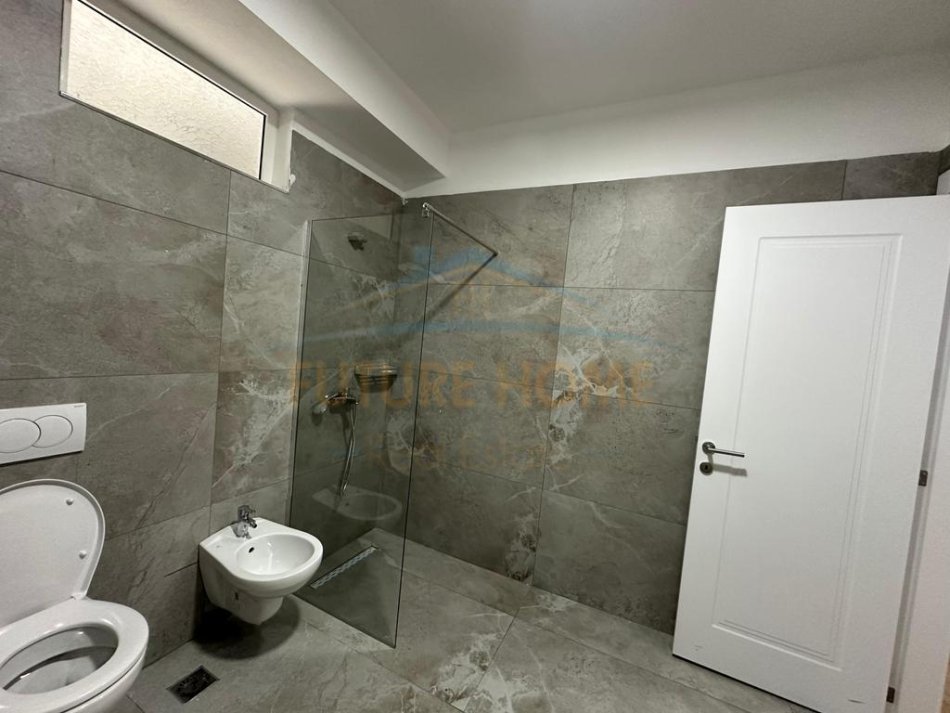 Tirane, jepet me qera apartament 2+1 Kati 3, 112 m² 600 € (Bulevardit te Ri, Kompleksi El-Bavo)
