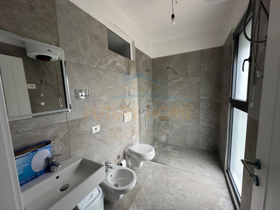 Tirane, jepet me qera apartament 2+1 Kati 3, 112 m² 600 € (Bulevardit te Ri, Kompleksi El-Bavo)