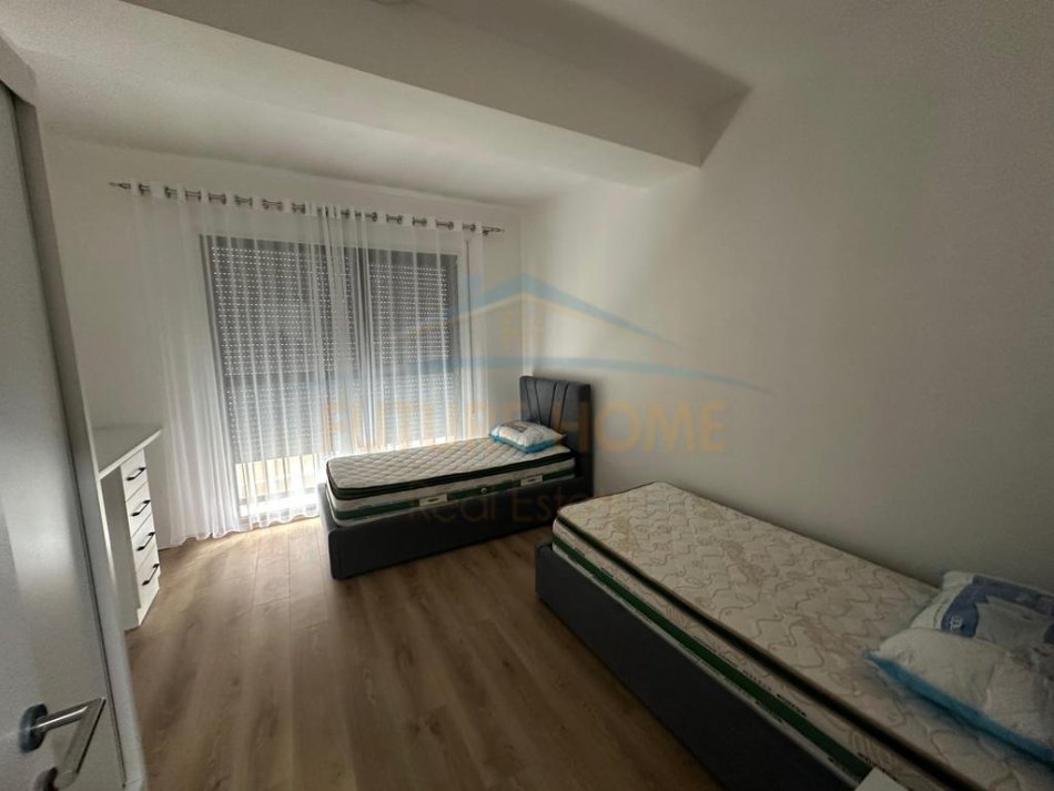 Tirane, jepet me qera apartament 2+1 Kati 3, 112 m² 600 € (Bulevardit te Ri, Kompleksi El-Bavo)