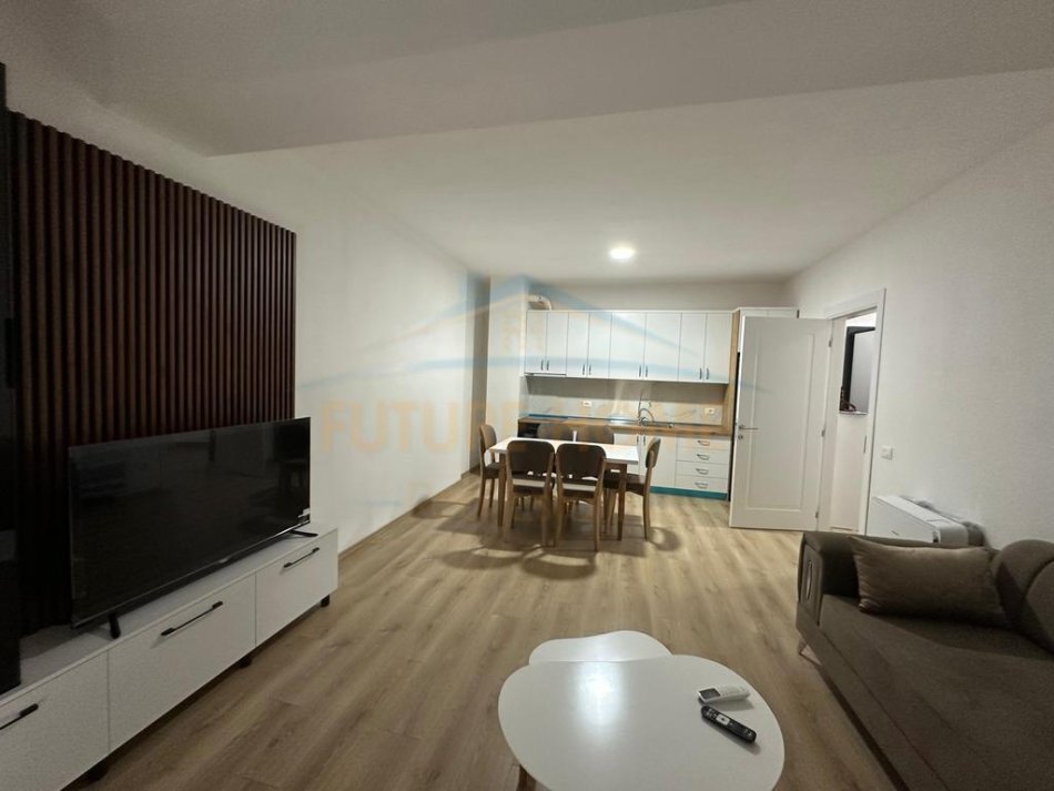 Tirane, jepet me qera apartament 2+1 Kati 3, 112 m² 600 € (Bulevardit te Ri, Kompleksi El-Bavo)