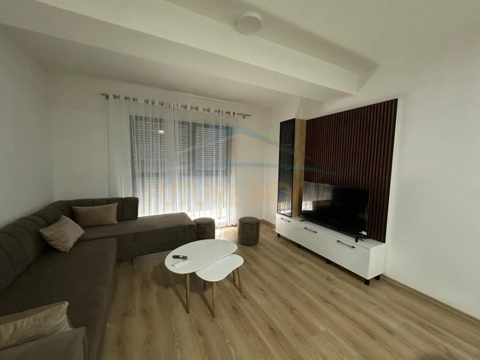 Tirane, jepet me qera apartament 2+1+Ballkon Kati 3, 112 m² 600 € (Bulevardi i Ri)