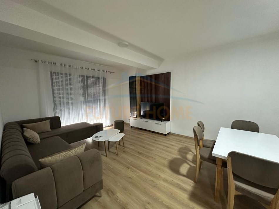 Tirane, jepet me qera apartament 2+1 Kati 3, 112 m² 600 € (Bulevardit te Ri, Kompleksi El-Bavo)