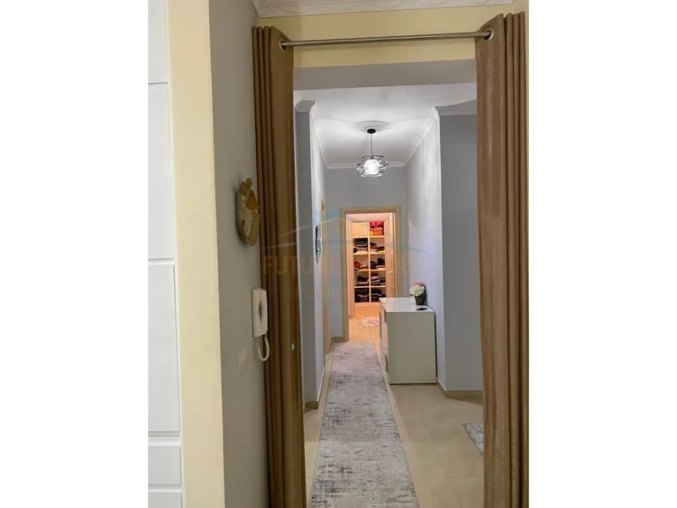 Tirane, shitet 2+1 Kati 1, 124 m² 151.000 € (Fresku)