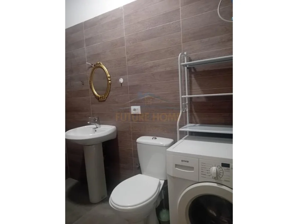 Tirane, jepet me qera apartament 1+1+Ballkon Kati 1, 92 m² 350 € (Rruga 5 Maji, Tirane)