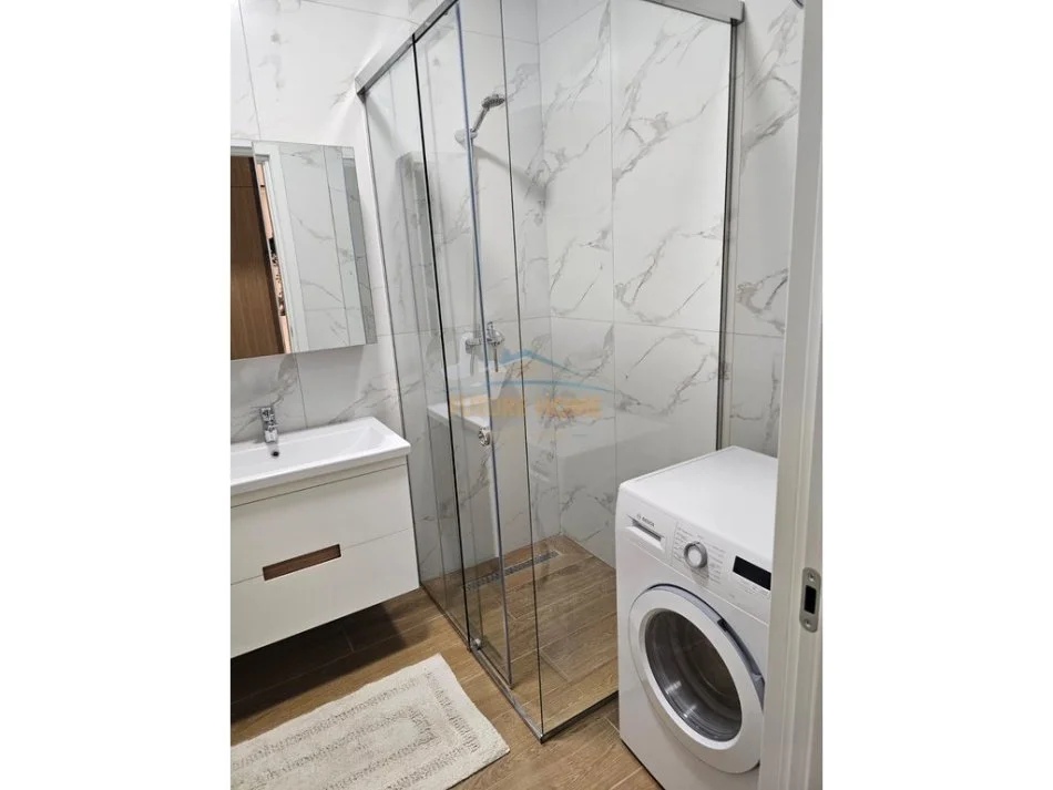 Tirane, jepet me qera apartament 2+1 Kati 4, 105 m² 750 € 