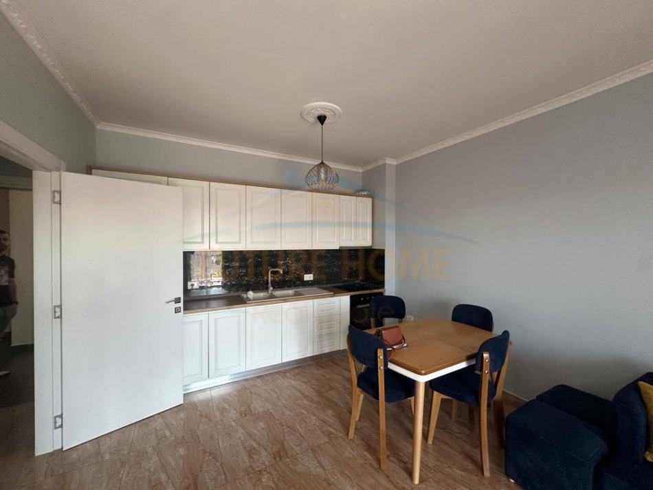 Tirane, jepet me qera apartament 1+1 Kati 4, 65 m² 500 € (Kompleksi Arlis, Rruga e Dibres)