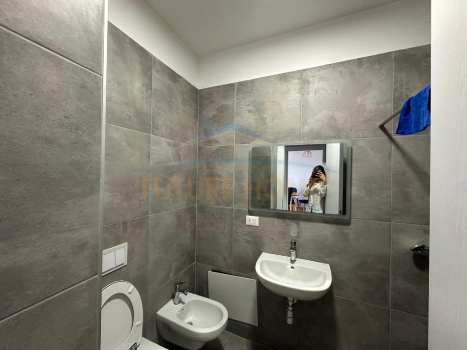 Tirane, jepet me qera apartament 1+1 Kati 4, 65 m² 500 € (Kompleksi Arlis, Rruga e Dibres)