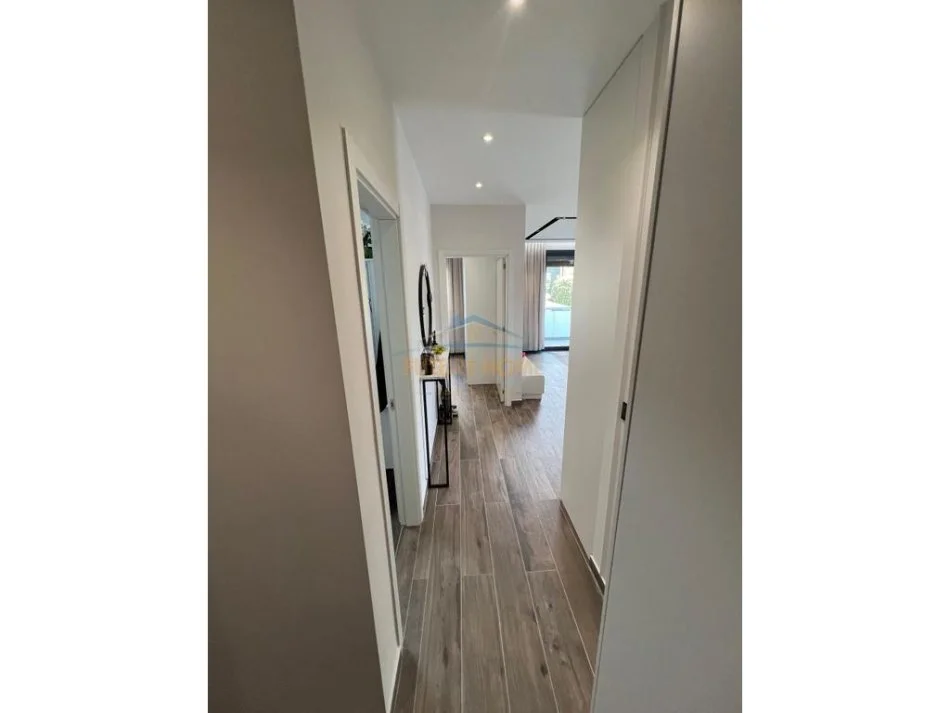 Tirane, shitet apartament 1+1+Ballkon Kati 2, 65 m² 200.000 € (Rezidenca Sofia, Teg)