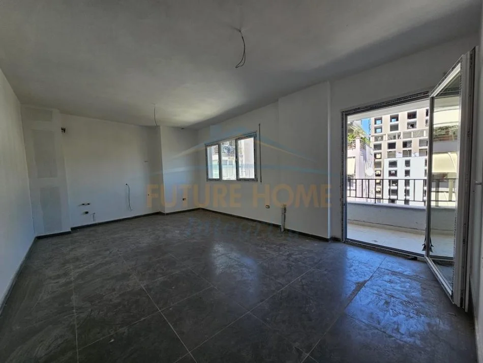 Tirane, jepet me qera apartament 1+1+Ballkon Kati 5, 68 m² 750 € 