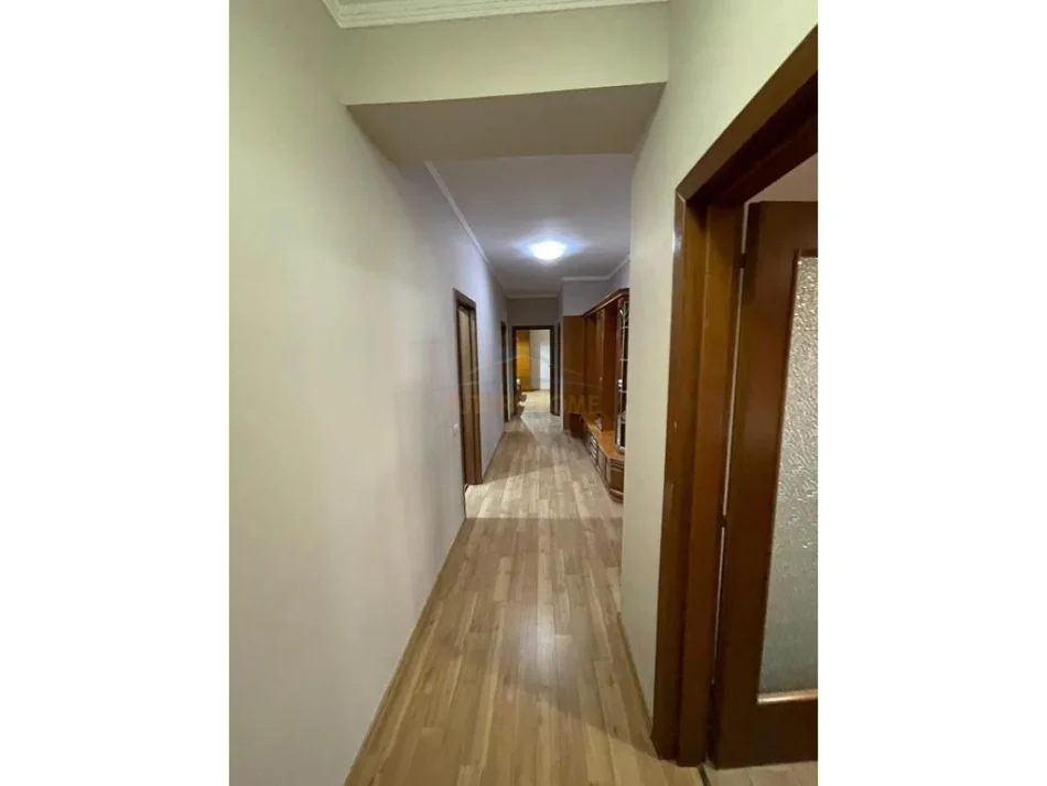 Tirane, jepet me qera apartament 2+1 Kati 2, 124 m² 800 € (Komuna e Parisit)