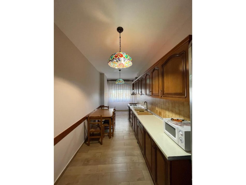Tirane, jap me qera apartament 2+1 Kati 2, 124 m² 800 € (Komuna e Parisit)