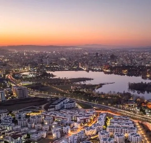 Tirane, jepet me qera apartament 1+1 Kati 3, 75 m² 1.000 € (Rruga Hamdi Sina 1044)