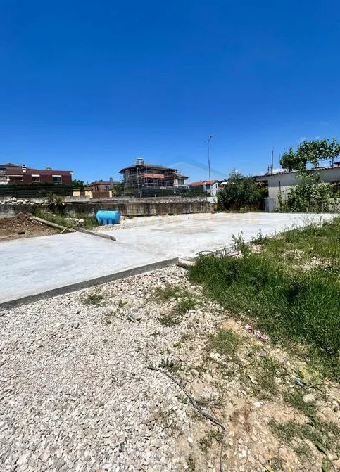 Tirane, jepet me qera ambjent biznesi Kati 0, 1.240 m² 800 € (Rrethrrotullimi i saukut)