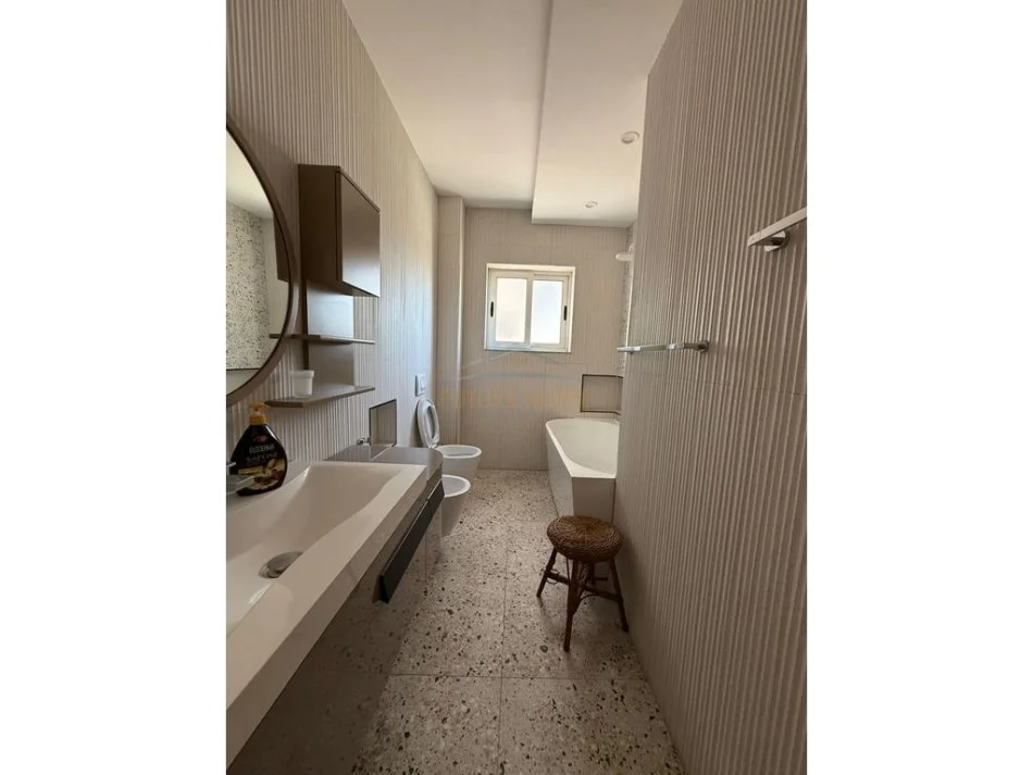 shitet 3+1 Kati 6, 150 m² 400.000 € (Shallvaret)