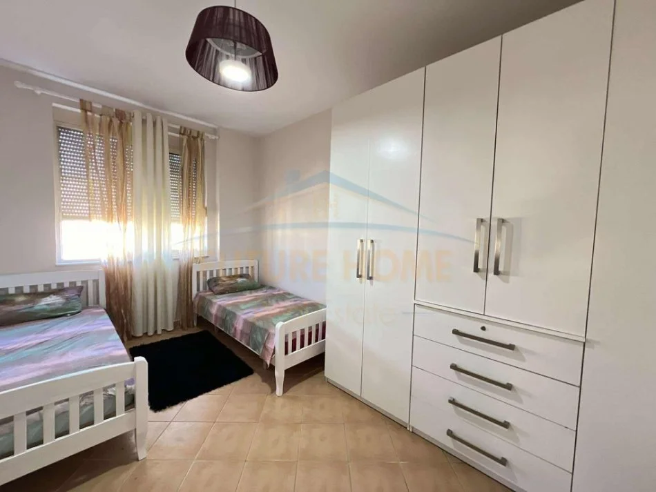 Tirane, jepet me qera apartament 3+1 Kati 8, 109 m² 550 € (Unaza e Re)