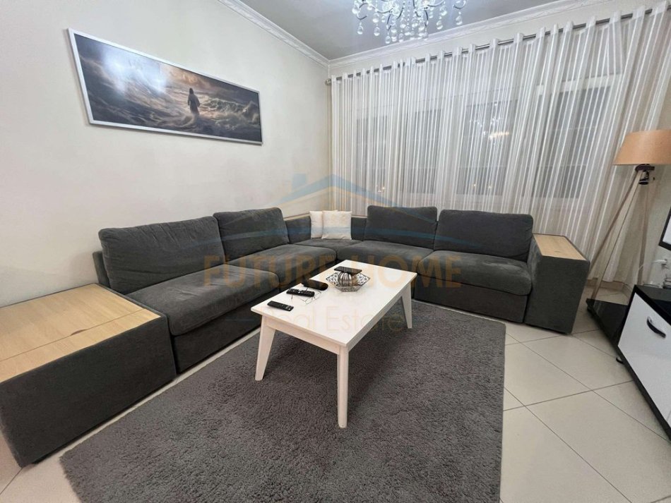 Tirane, jepet me qera apartament 2+1 Kati 4, 122 m² 500 € (Unaze e re, Astir)