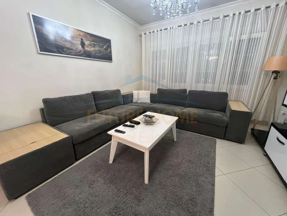 Tirane, jepet me qera apartament 2+1 Kati 4, 122 m² 500 € (Unaza e Re)