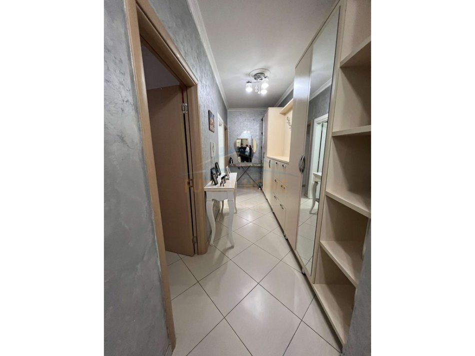 Tirane, jepet me qera apartament 2+1 Kati 4, 122 m² 500 € (Unaze e re, Astir)