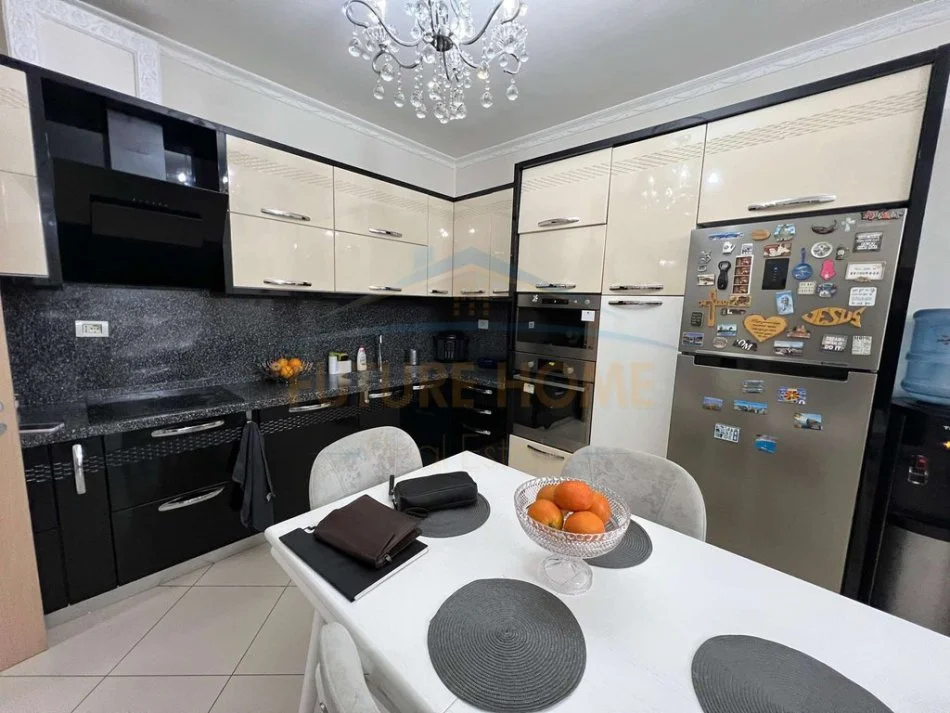 Tirane, jepet me qera apartament 2+1 Kati 4, 122 m² 500 € (Unaza e Re)