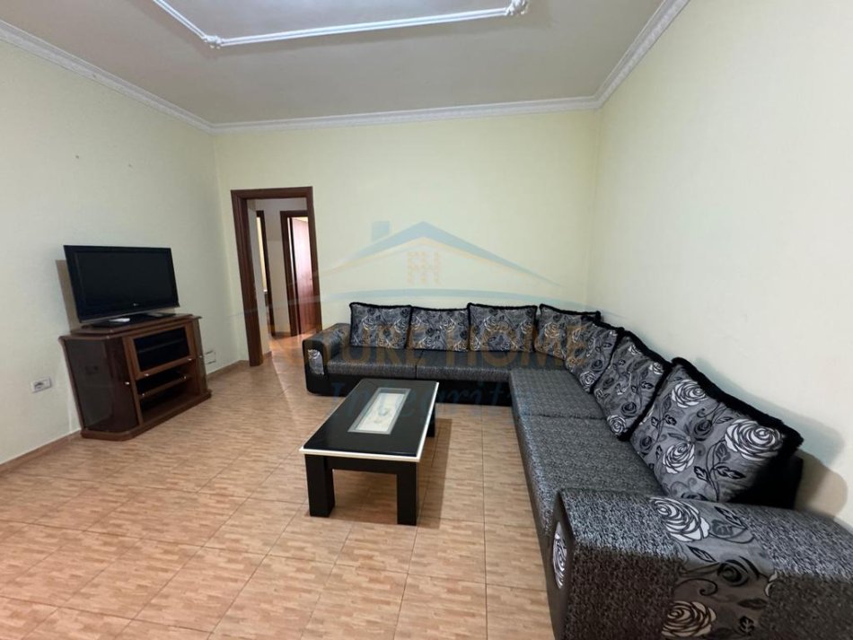 Tirane, jepet me qera apartament 3+1+Ballkon Kati 2, 130 m² 350 € (Fresk)