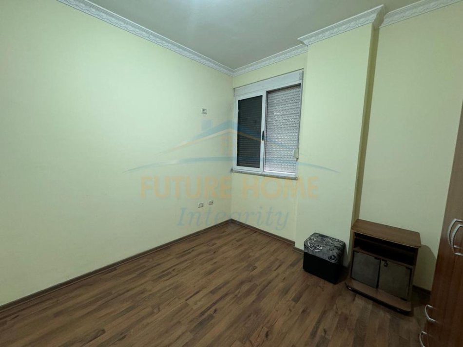 Tirane, jepet me qera apartament 3+1+Ballkon Kati 2, 130 m² 350 € (Fresk)