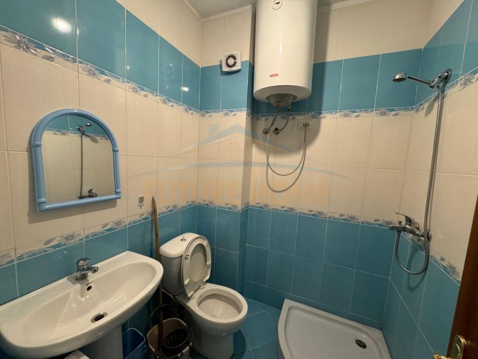 Tirane, jepet me qera apartament 3+1+Ballkon Kati 2, 130 m² 350 € (Fresk)