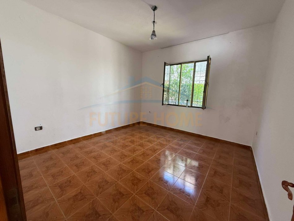 Tirane, jepet me qera shtepi 2+1 Kati 1, 80 m² 320 € (afer Rotondos, Unaza e Re,)