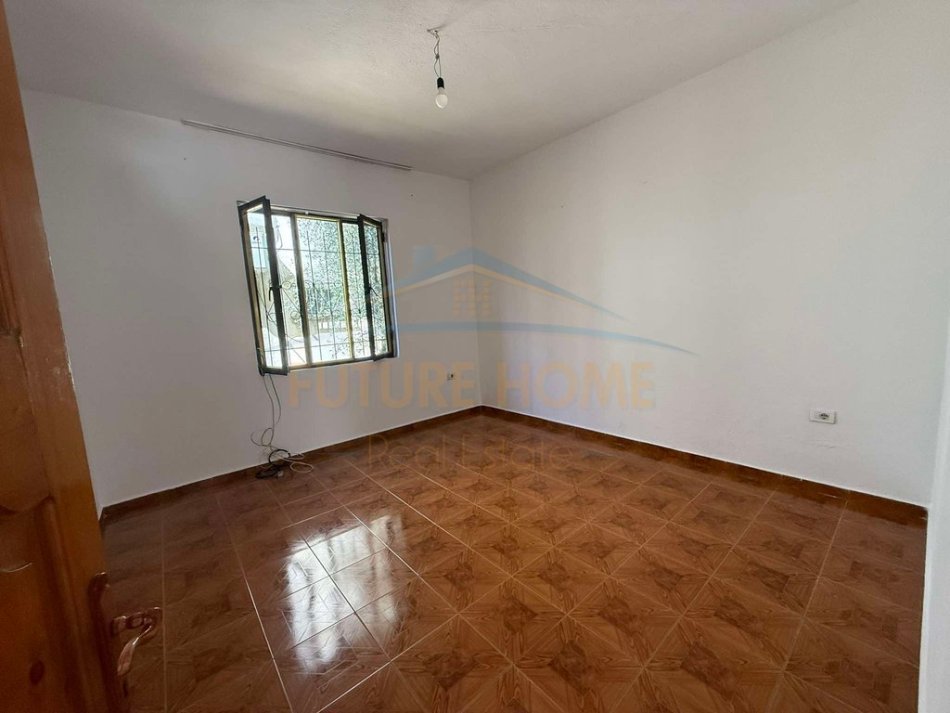 Tirane, jepet me qera shtepi 2+1 Kati 1, 80 m² 320 € (afer Rotondos, Unaza e Re,)