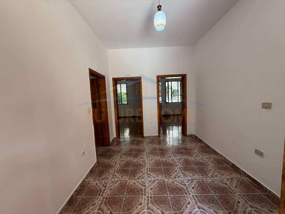Tirane, jepet me qera shtepi 2+1 Kati 1, 80 m² 320 € (afer Rotondos, Unaza e Re,)
