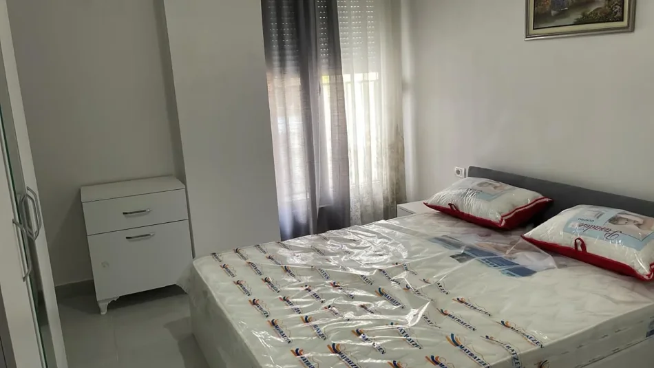 Tirane, jepet me qera apartament 2+1 Kati 1, 100 m² 600 € (Rruga 5 Maji)