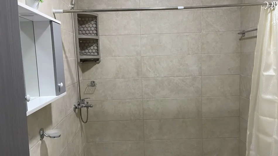 Tirane, jepet me qera apartament 2+1 Kati 5, 100 m² 600 € (Rruga 5 maji, Përballë shkollës “Ardian Klosi”)
