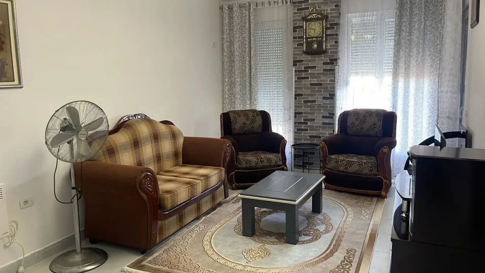 Tirane, jepet me qera apartament 2+1 Kati 5, 100 m² 600 € (Rruga 5 maji, Përballë shkollës “Ardian Klosi”)